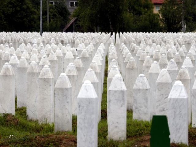 Сребреница никога не трябва да се повтаря, каза външният министър на Германия