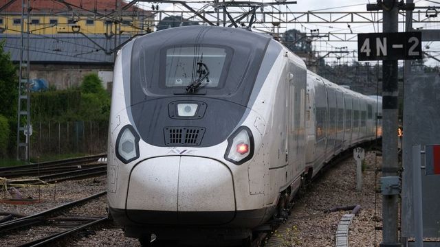 Suspendidos los trenes entre Madrid y Andalucía por un incendio junto a la vía