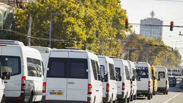 Transportatorii protestează în Piața Marii Adunări Naționale – Ce-i nemulțumește