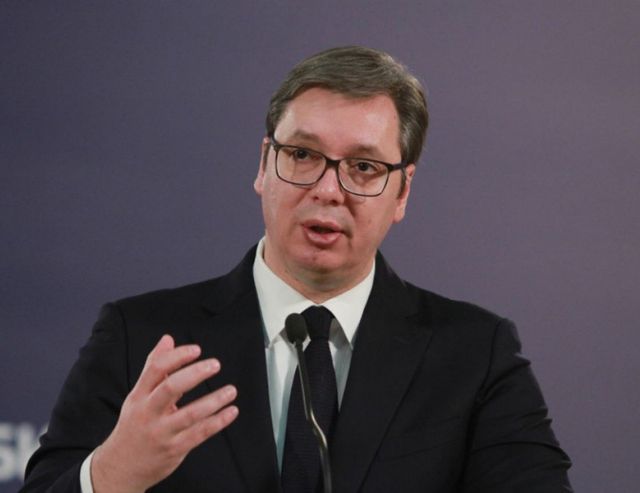 Сърбия променя стратегията си за борба с коронавируса по съвет на Китай