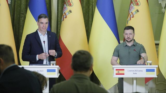 Az EU támogatásáról biztosította Volodimir Zelenszkijt a spanyol kormányfő