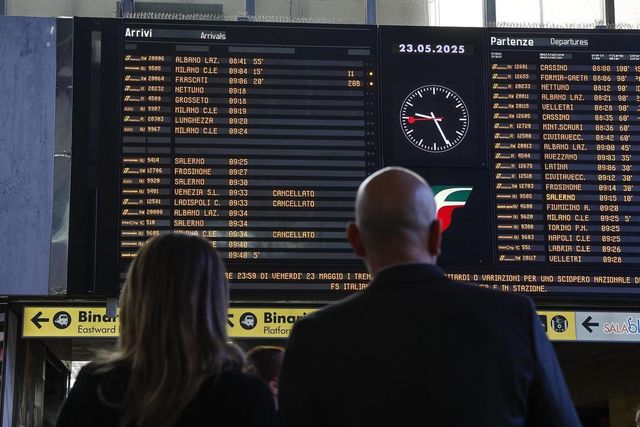 ++ Guasto linea AV,treni cancellati e ritardi fino 170 minuti ++