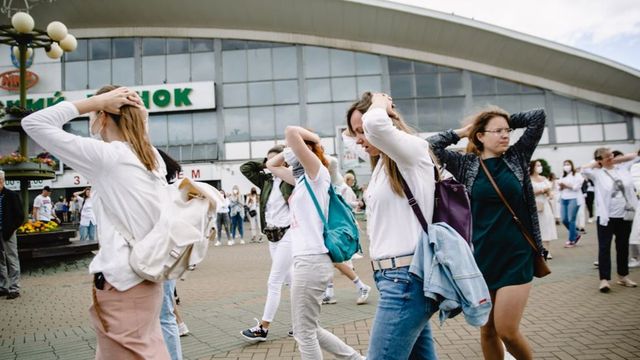 Жители городов Белоруссии вышли на акции против насилия силовиков
