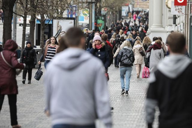 Životní úroveň Čechů se zvedá, ceny jsou průměru EU blíž než mzdy