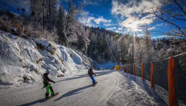 Poiana Brașov rămâne cea mai populară stațiune de schi din țară. Starea în care se află pârtiile