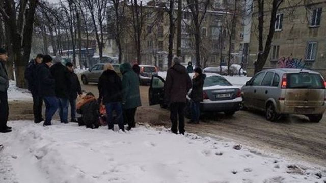 В Кишиневе автомобиль сбил 9-летнюю девочку на пешеходном переходе