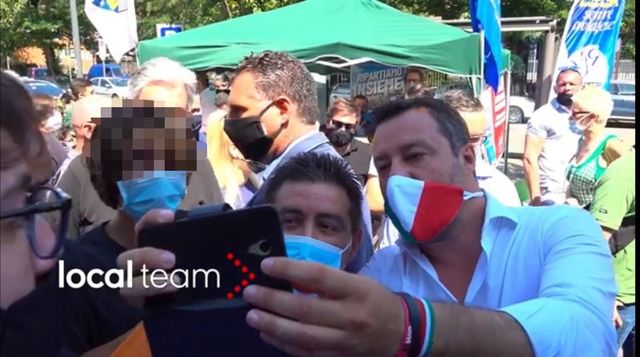 Salvini contestato dal figlio della Lucarelli