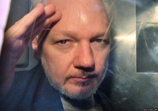 Швеция запросила ордер на заочный арест Ассанжа