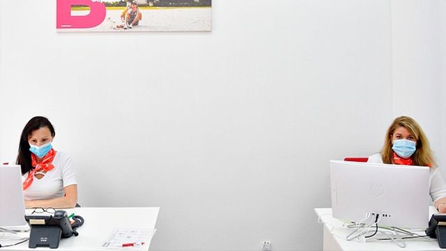 Россиянам назвали условие для отмены масочного режима на работе
