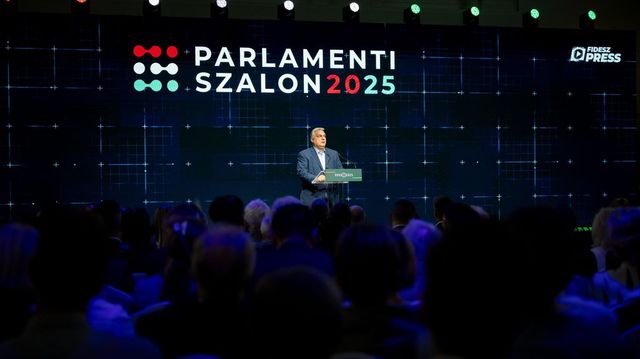 Tóth Gabi visszakerült a Fidesz kegyeibe, Orbán Viktor rendezvényén énekelt