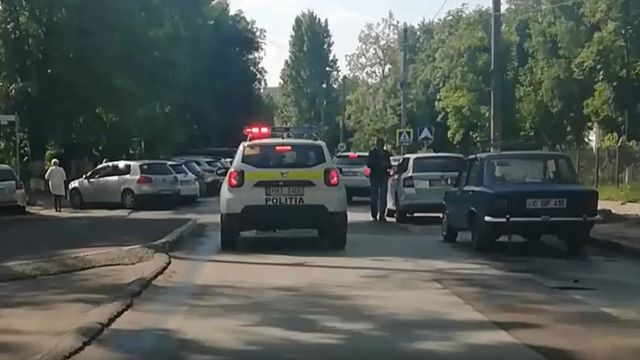 A furat un Mercedes să se plimbe, dar a fost reținut de polițiști