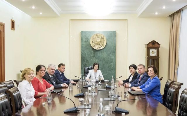 Parlamentul a adoptat declarația pentru susținerea noului Guvern de la Chișinău