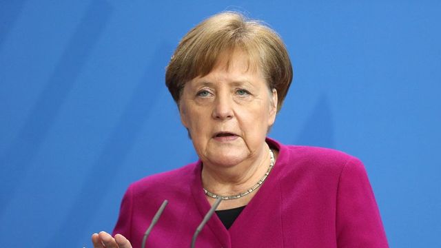 Angela Merkel óvatosságra intett mindenkit