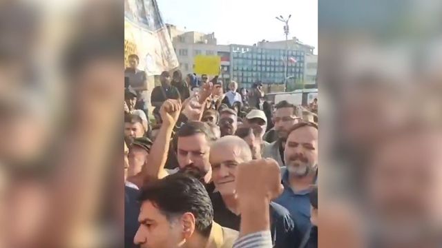 Teheran, iraniani in piazza contro Usa e Israele