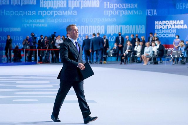 Medvedev: “Politici europei in declino, Draghi non è Berlusconi”