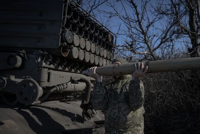 Anchetă în Ucraina privind achiziția de armament pentru armată