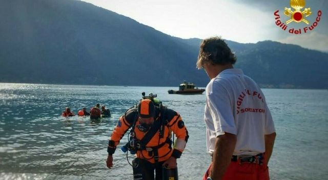 ++ Salva figli caduti in acqua,uomo disperso nel lago di Como ++