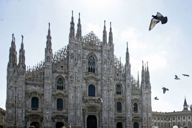 Prende in ostaggio guardia giurata, arrestato nel Duomo di Milano