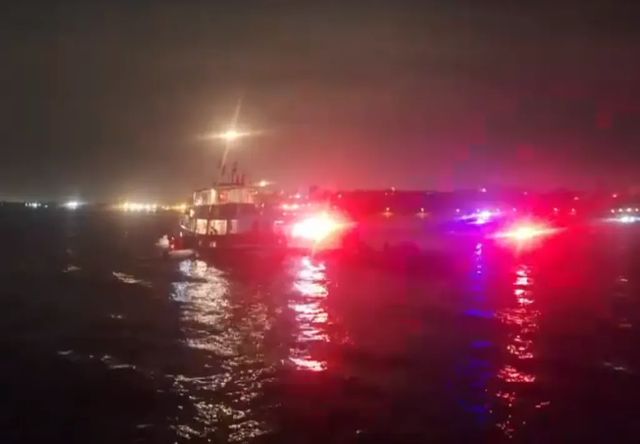 Un dron ataca un barco de la flotilla con ayuda para Gaza y causa un incendio en su cubierta