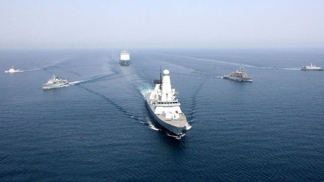 Marea Britanie avertizează că Rusia pregătește atacarea navelor civile în Marea Neagră