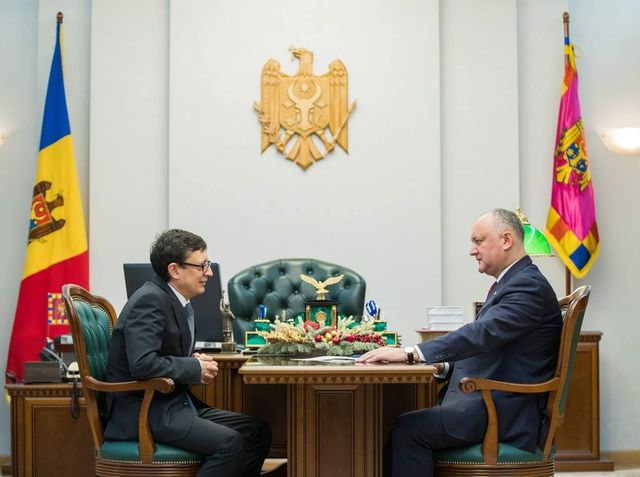 The President met with the Head of the National Bank