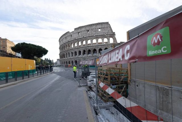 Tagli a metro Roma e Milano in manovra, Tajani punzecchia Salvini