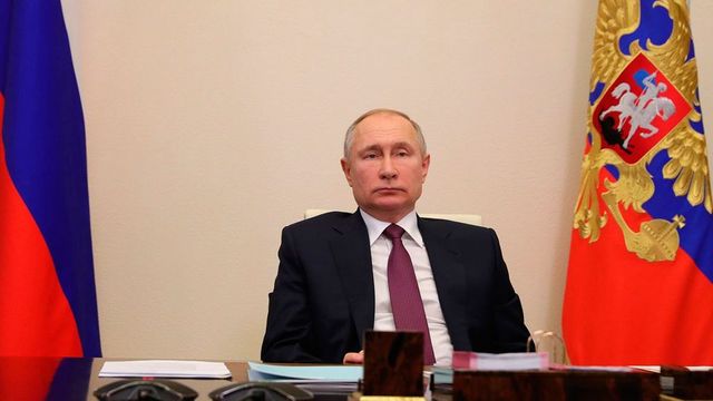 Путин присвоил ряду работников прокуратуры воинские звания
