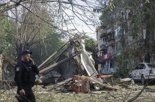 Kiev, un morto e diversi feriti negli attacchi russi con droni