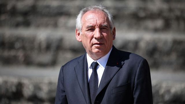 Criza politică din Franța relevă o prăpastie adâncă între popor și politicieni