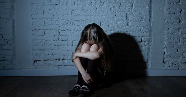 Abusi su una bimba rom a Napoli, lo zio fermato dopo la confessione