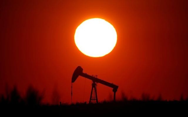 Oil falls 2% as spectre of China virus threatens fuel demand