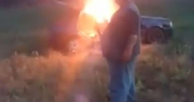 Un cioban și-a dat foc la mașină în semn de protest