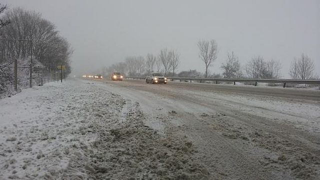 Ограничават движението по „Хемус“ в посока София за снегопочистване