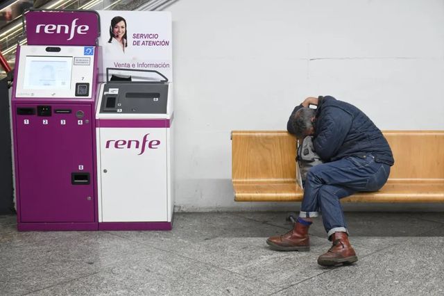 Facua recuerda que los afectados por cancelaciones del AVE pueden reclamar gastos de comida y hotel