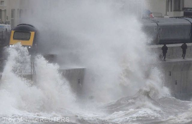 Atenționare de călătorie MAE: Marea Britanie - cod galben de ploi torențiale și rafale de vânt