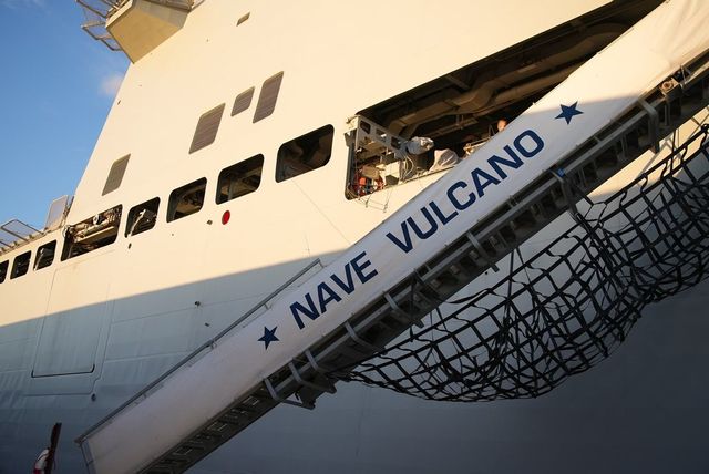 Arrivata alla Spezia la nave Vulcano con i bimbi palestinesi