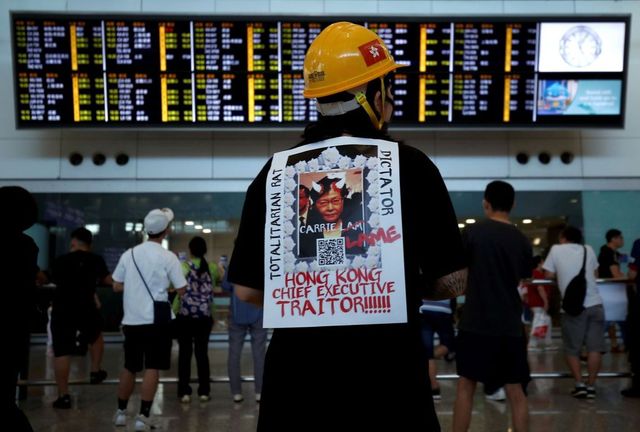 Hongkongské letiště obnovuje provoz, Lamová vyzvala ke klidu