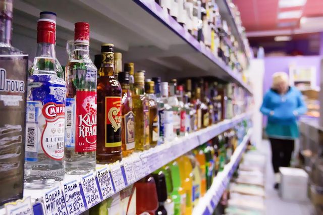 Минздрав поддержал идею о спецмагазинах для алкоголя