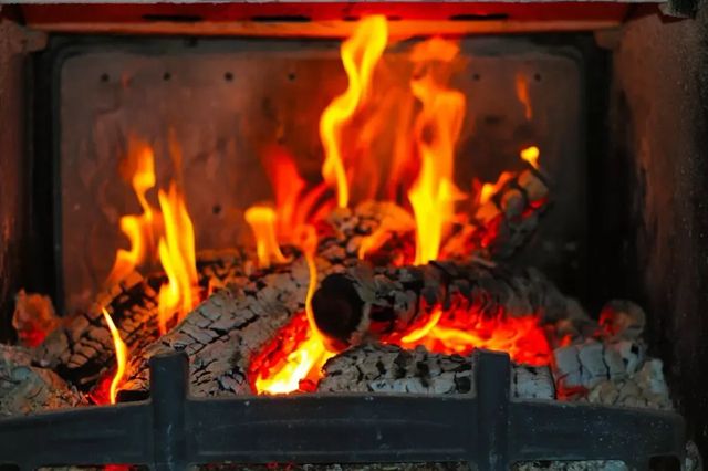 Două persoane din Glinjeni, Fălești, intoxicate cu monoxid de carbon din cauza unei sobe necurățate