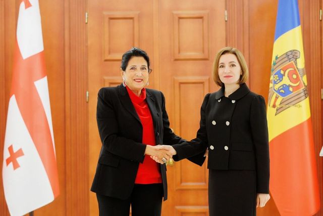 Maia Sandu i-a conferit Ordinul Republicii fostei președinte a Georgiei, Salome Zurabișvili