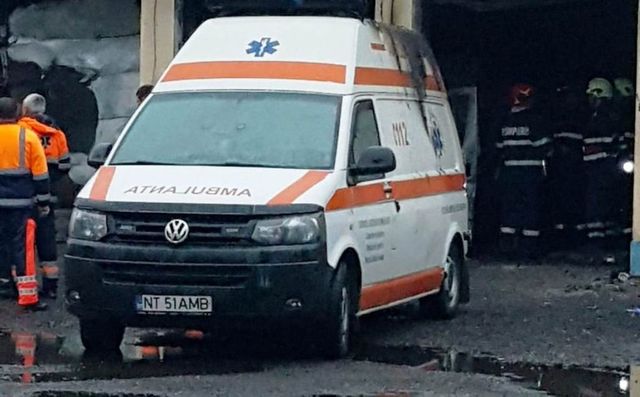 Trei ambulanțe de la Stația Târgu Neamț au fost afectate de un incendiu