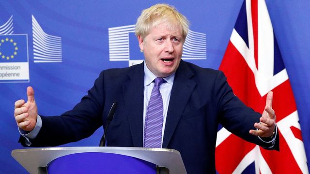 Johnson poslal dopis požadující odklad brexitu, ale nepodepsal ho
