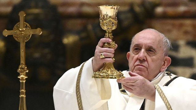 Papež vyzval na komorní půlnoční mši k pomoci chudým