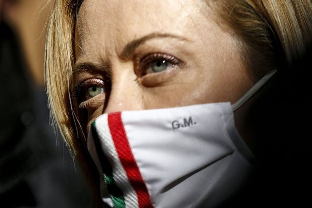 Sondaggi politici, Giorgia Meloni supera Giuseppe Conte tra i leader più apprezzati