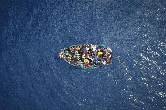 Frontex: in Italia sbarchi di migranti ai minimi dal 2012