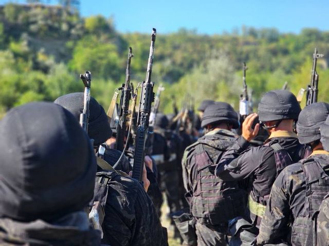 Zeci de mascați FULGER participă la exercițiul „Bereta Neagră”