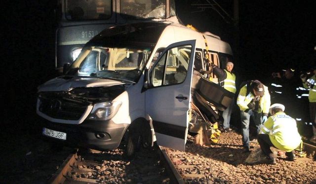 Șoferul microbuzului lovit de tren la Bâlhacu a fost prins băut la volan chiar în județul Buzău