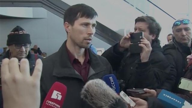 Вывезший из Швеции детей россиянин прилетел в Хабаровск