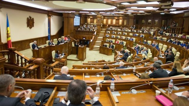 Парламент назначит дату голосования по вотуму недоверия кабмину Майи Санду