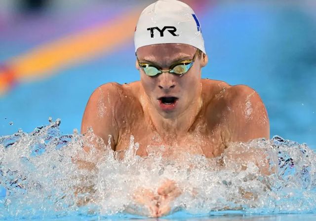 Marchand bate el mítico récord de Lochte en los 200 estilos